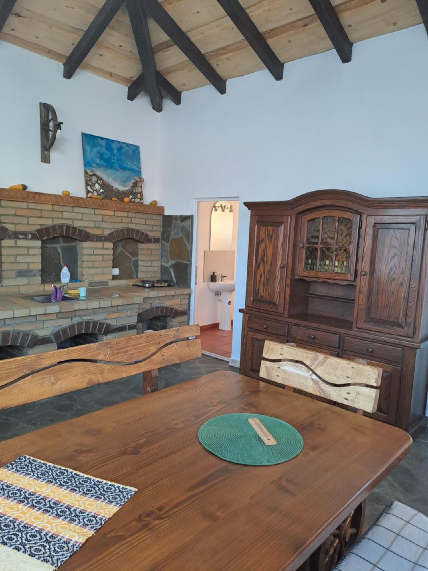 La Izvoare Pensiune-Pastravarie Sâmbăta de Sus Exterior photo